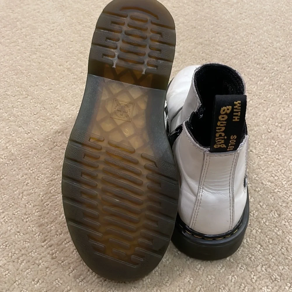 White Dr. Marten side zip Boots. Size 3 kids - Picture 3 of 5